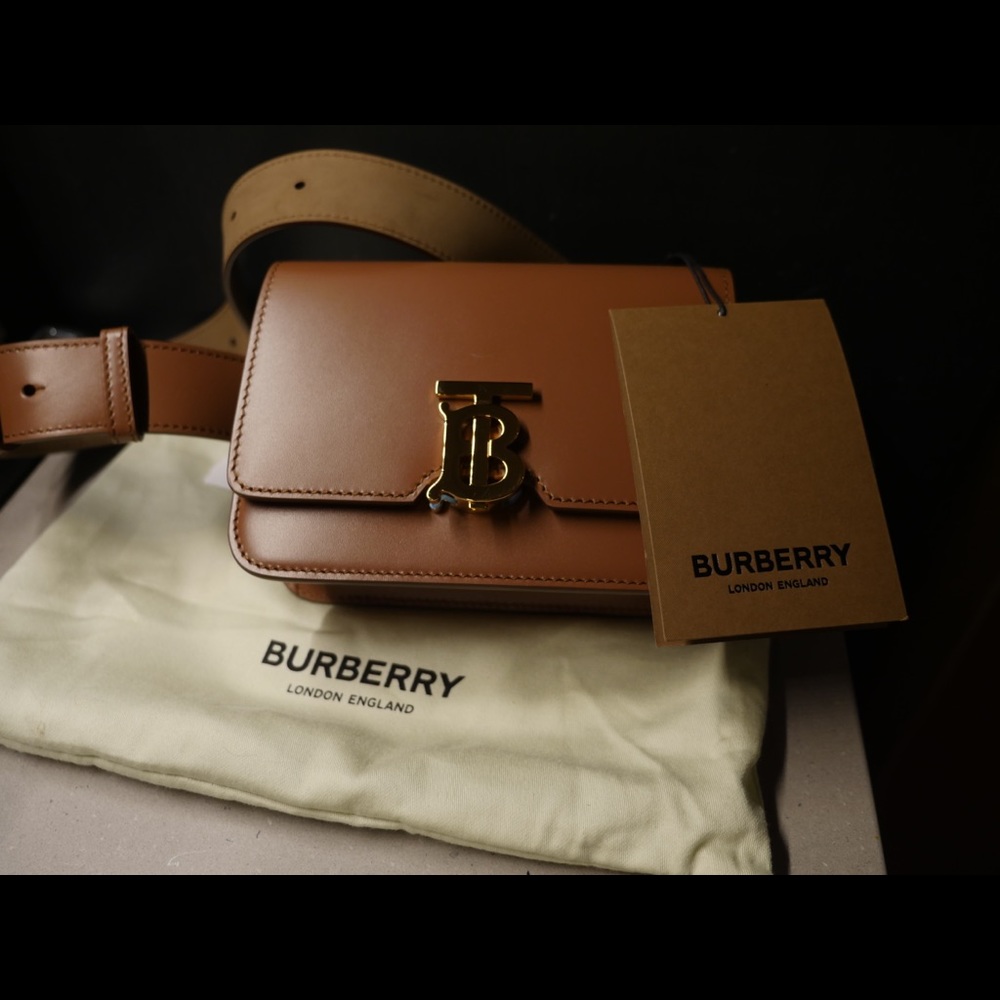Burberry clutch